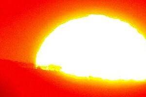 Holiday heat to persist over WA