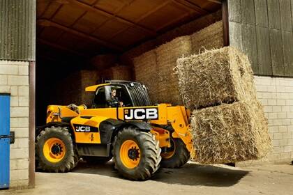 The new JCB 550-80 telehandler offers a maximum lift capacity of 5 tonnes and height of 8.1 metres.  