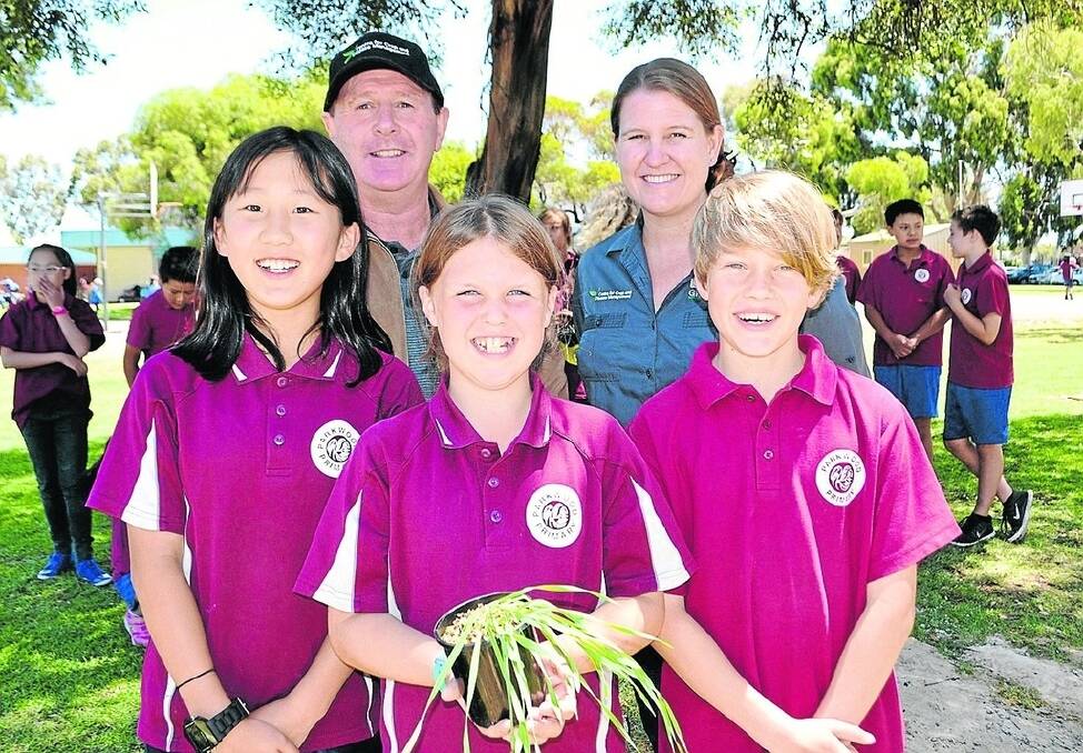 Katanning farmer Mick Quartermaine (back left) and Curtin University scientist Nola D&#39;Souza with Parkwood Primary School Year Five students Min Kim (front left), Pyper Kelly and Taj Morriss.