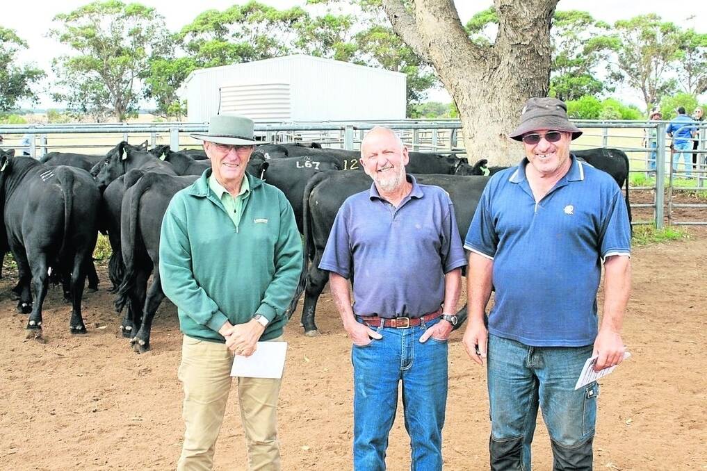 Landmark Brindley and Gale agent and auctioneer Neil Brindley (left), with David Johnson, Naranda Angus stud and top price buyer Neil Wandel, Esperance.