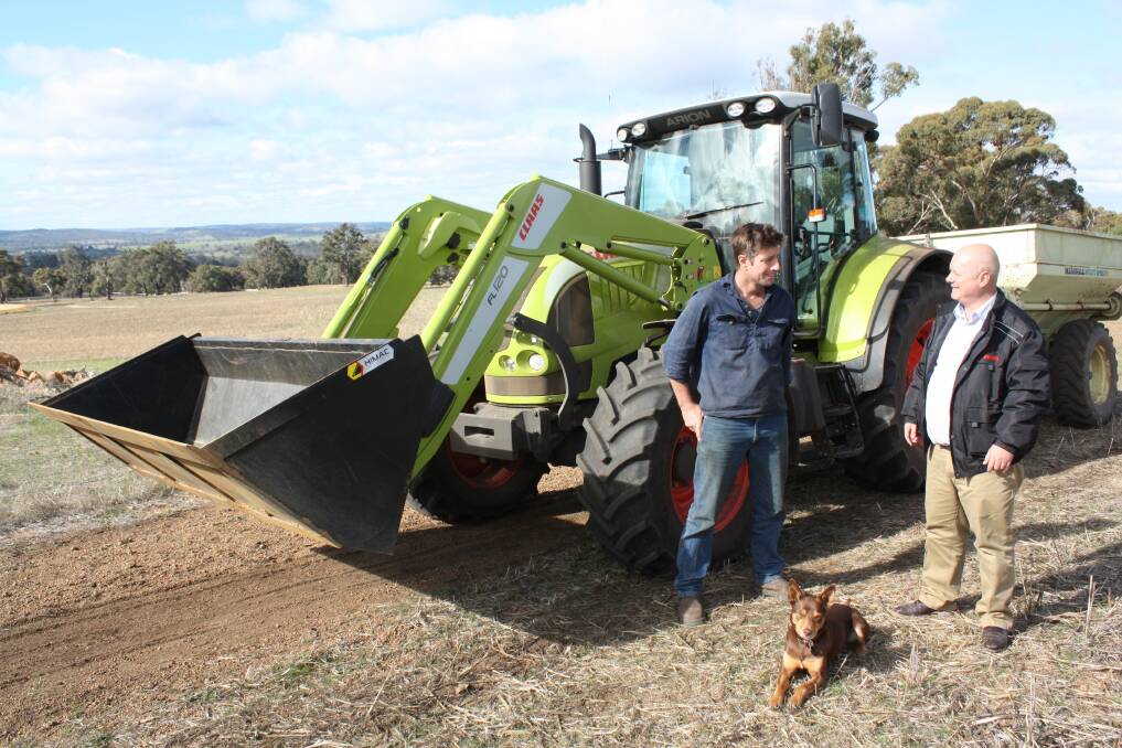  Williams farmer Matt Ford (left) talks with CLAAS Harvest Centre salesman Mel Parnell about the performance of his CLAAS ARION 620C tractor. 