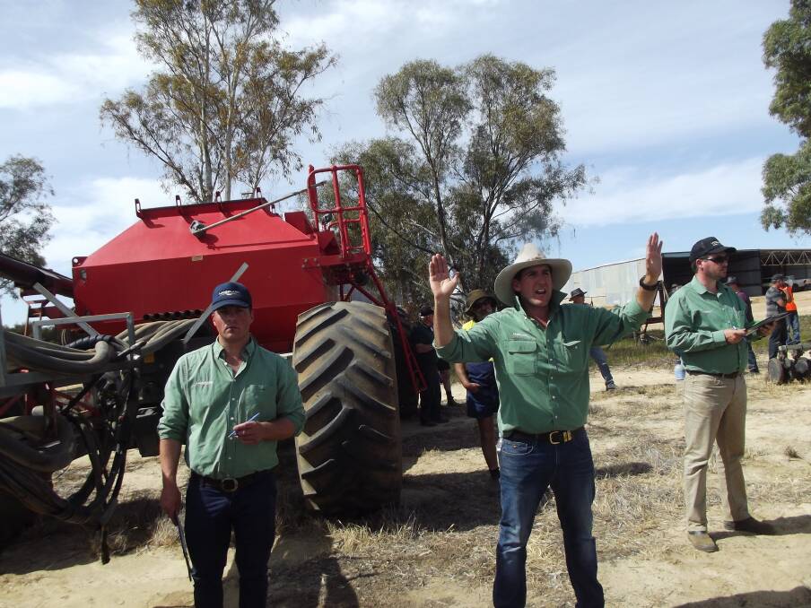  Selling the top priced item at the Hendriks sale were Landmark auctioneer Jarrad Hubbard (centre) and the Landmark team who knocked down a Horwood Bagshaw triple box air seeder for $30,000.