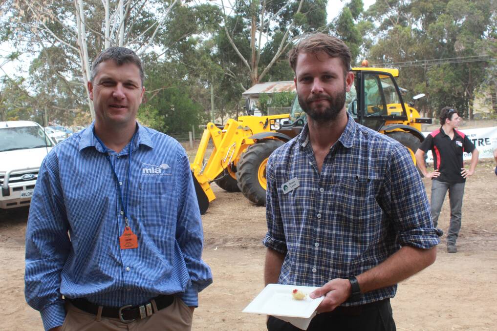  Meat and Livestock Australia WA representative David Beatty (left) was one of the speakers at the Harvey Beef Gate 2 Plate Challenge field day and he caught up with Department of Primary Industries and Regional Development veterinary officer Andrew Larkins.
