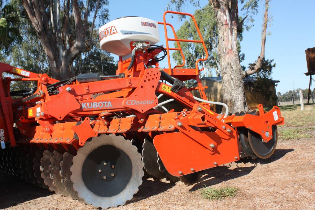 The Kubota CD2400F speed disc fitted with an air seeder. 