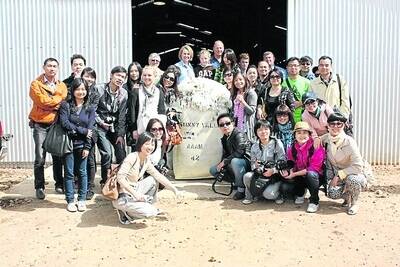 The visiting Chinese textile industry group at the Sunny Valley stud property, Kojonup.
