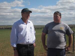 New Federal Agriculture Minister Joe Ludwig (left), with Lake Grace farmer Brad Watson.