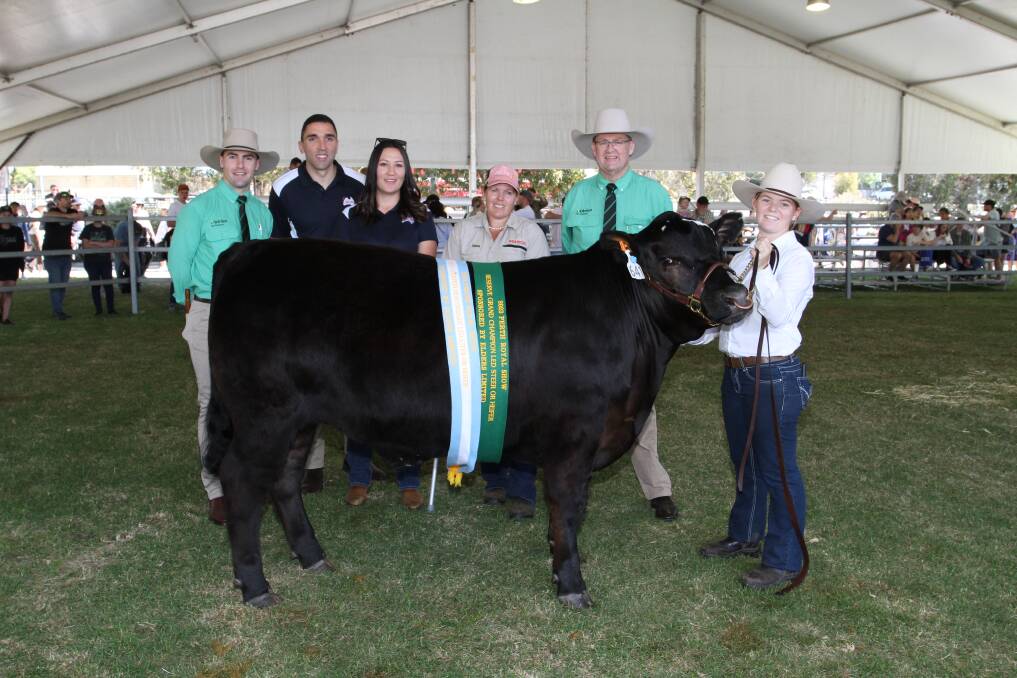 With the reserve grand champion and reserve champion heavyweight steer or heifer, a 477kg Angus cross steer exhibited by Murdoch University, which sold to Western Meat Packers for the sales $6200 third top price, was Nutrien Livestock auctioneer Austin Gerhardy (left), Anthony Morabito and Jo Dragicevich, Western Meat Packers, Crystal Henderson, Murdoch University, Nutrien Livestock auctioneer Tiny Holly and handler Grace Henderson.