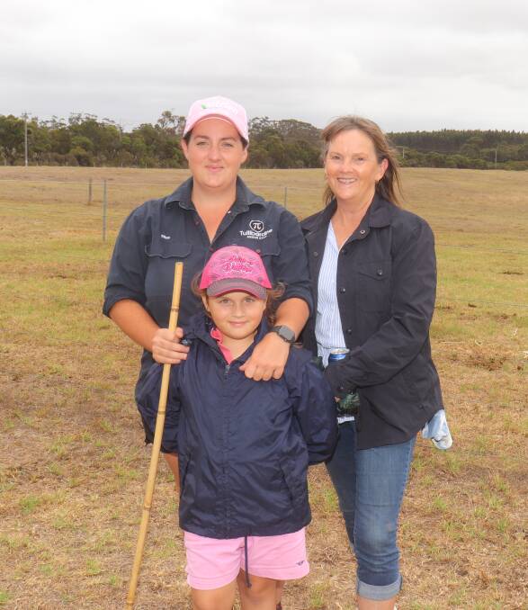 Looking over the impressive line-up prior to the sale was one of the Tullibardine stud managers Eliza Bradfield (left), with her daughter Harriet and Pauline Norton, Chorkerup.