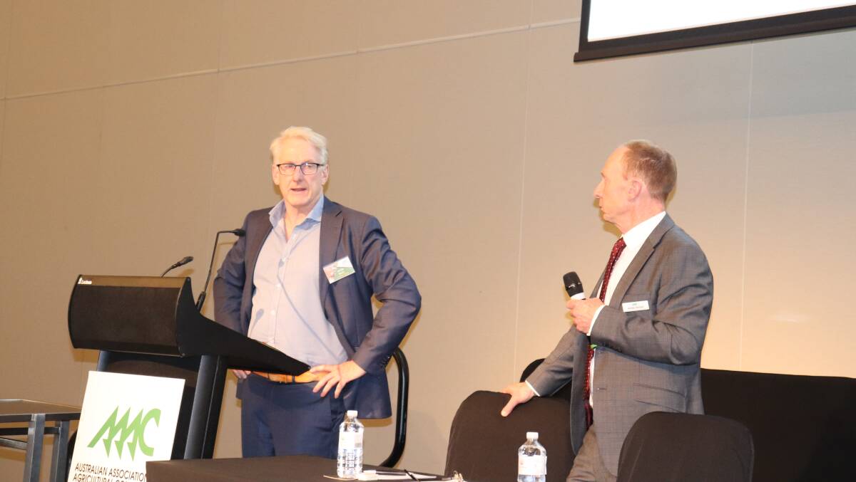 Local wool exporter Peter Morris (left), PJ Morris Wools, answers questions from Australian Association of Agricultural Consultants WA president Ashley Herbert at the association's Outlook conference last week.