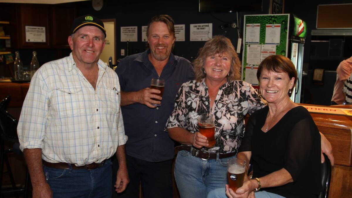  Heifer buyers at the sale Graham (left) and Jill (right) Oliver, Kirup, with Kim Henderson, Mayanup and sale vendor Jo Melville, Henderson-Glendale, Mayanup.