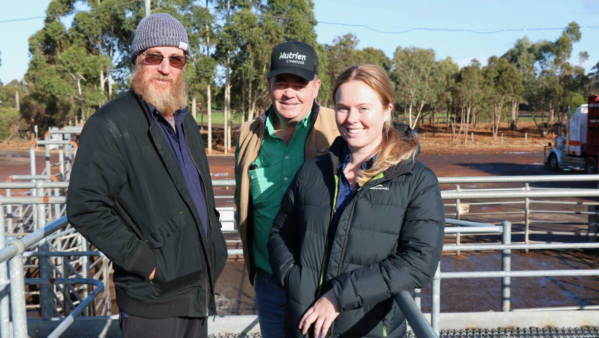 Stephan (left) and Madison OConnell, Boyup Brook, caught up with Nutrien Livestock, Boyup Brook agent Jamie Abbs before the sale.