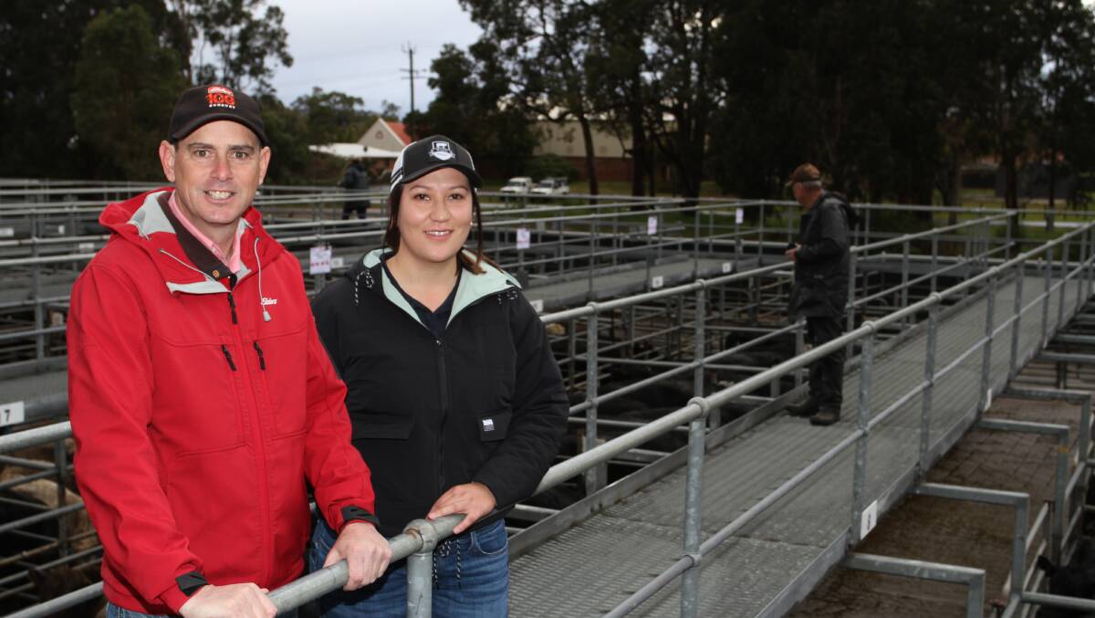 Elders, South West livestock manager Michael Carroll (left), caught up with buyer Jo Dragicevich, Western Meat Packers, prior to the sale.