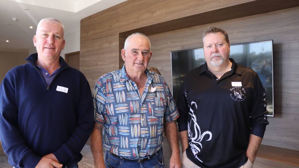  Crackers Contractings Mark Buscumb (left), Quindanning, veteran shearer, shearing contractor, shearing instructor, designer of his own shearing shed and certified shearing shed assessor Don Boyle, Broomehill, and Tambellup shearing contractor Trevor King.
