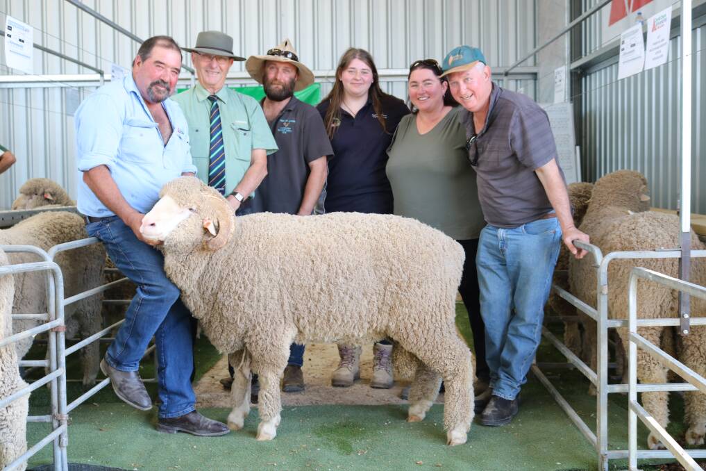 With this Merino ram that made second top price of $3300 to BT Whiting & Co, Munglinup, were Derella Downs and Pyramid Poll co-principal Scott Pickering (left), auctioneer Neil Brindley and the BT Whiting & Co team of Darren Howell; Cassidy, Vanessa and Brad Whiting.