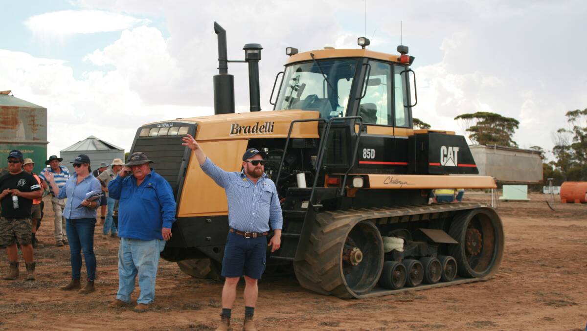 Primaries auctioneer Jay Macdonald sold the top-priced item, a 1998 Caterpillar 85D tractor with E series engine developing 280kW (375hp), for $39,000.