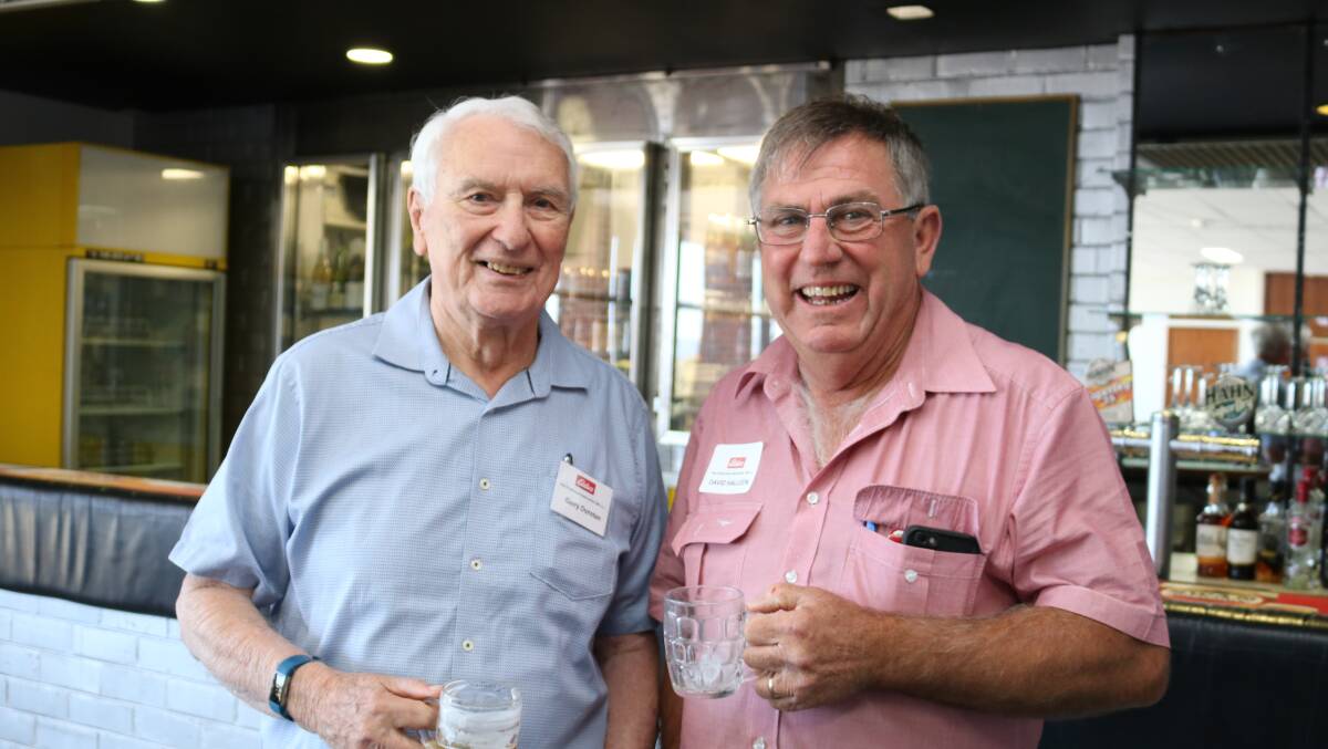 Gary Dunstan (left), Hillarys, chatted with Elders Jerramungup manager David Halleen.