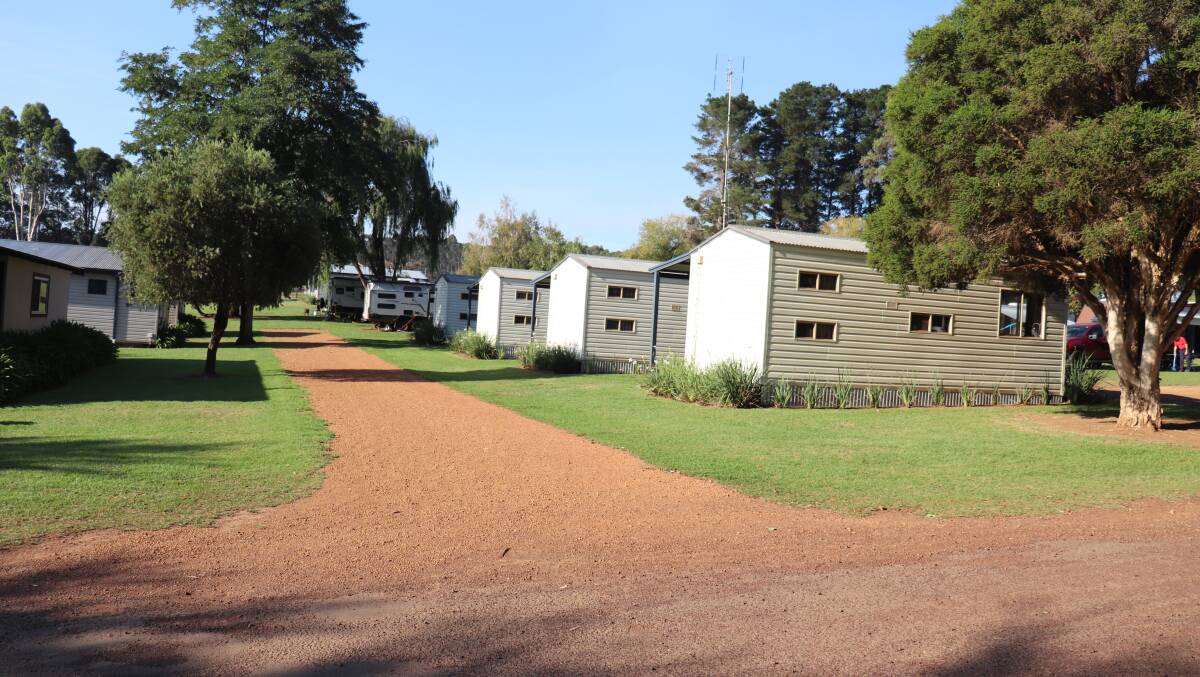 Fonty's Pool has four star chalets and cabin accommodation and shady powered caravan and camp sites.