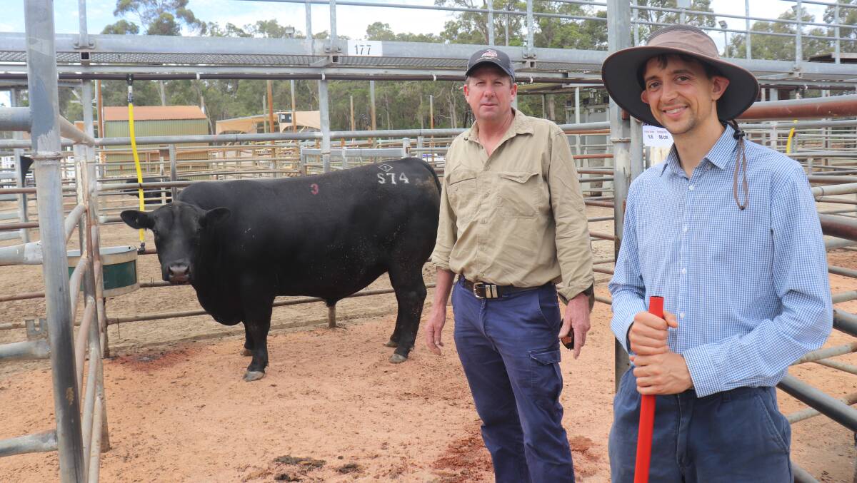 The second top-priced buyer in the sale, paying $16,000 was Glen Wilkinson (left), G & N Wilkinson, Badgingarra, who is with Steven Gandy, Gandy Angus.