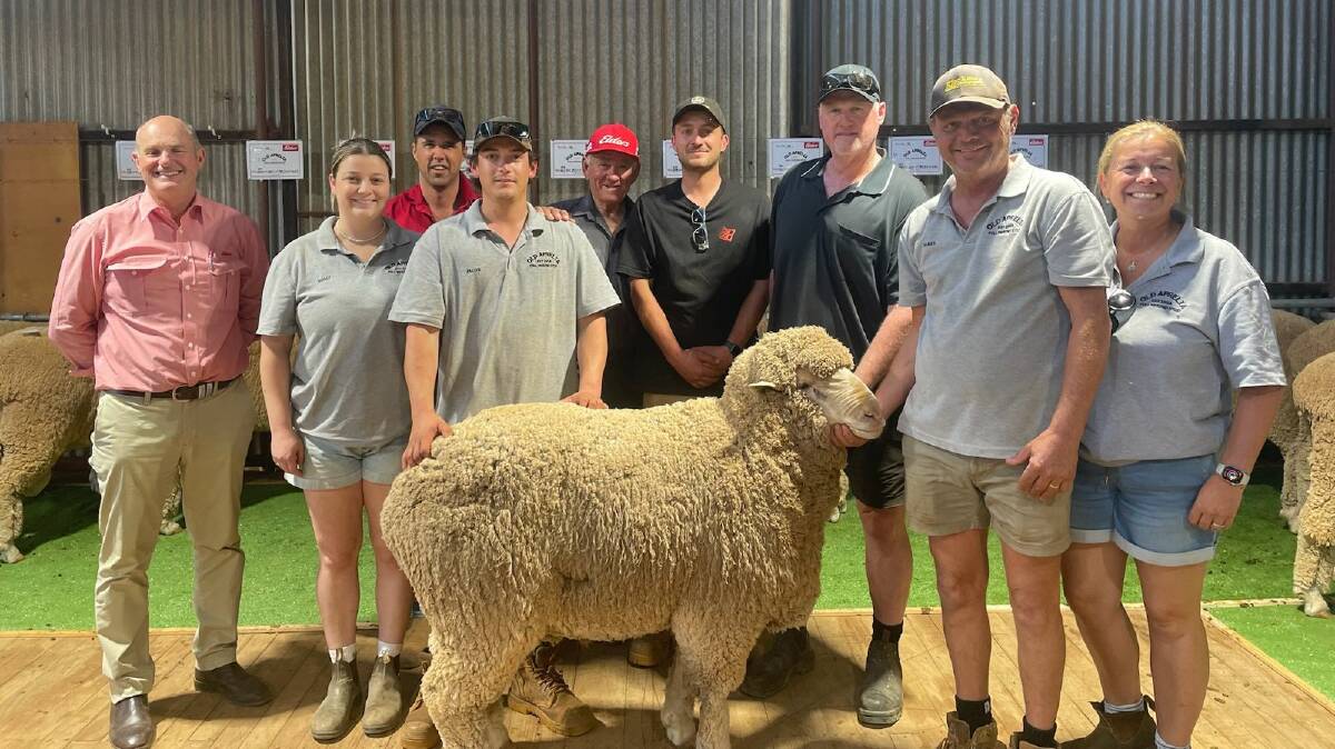 With the $3000 top-priced ram the Panizza familys Old Aprelia on-property Poll Merino ram sale at Southern Cross last week were Elders, Merredin branch manager Andrew Peters (left), Holly Panizza, Elders, Darkan agent Mitch Clarke, Jacob Panizza, buyer Ted Eiffler, Isaac Panizza, buyer Justin Eiffler and James and Sally Panizza.