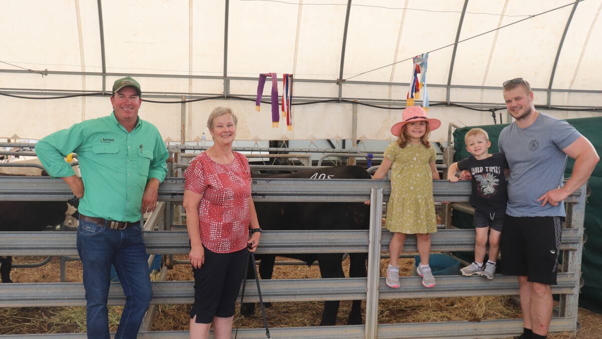 With the top-priced $2060 champion heavyweight yearling exhibited by the Pugh family's Summit Gelbvieh stud, Narrikup, were Nutrien Livestock, auctioneer Mark Warren (left), buyers Helen and Regan Goddard-Borger, Swansea Street Meats and Regan's children Avril and Kohl.
