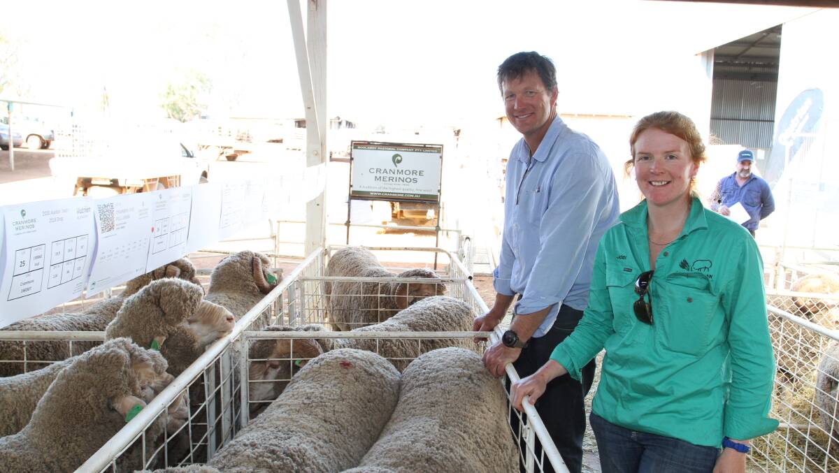 Cranmore stud co-principal Kristin Lefroy, Walebing, caught up with volume buyer Jodi Duncan, AD & SE Duncan, Ravensthorpe, who purchased 22 Merino and Poll Merino rams at the Cranmore sale.