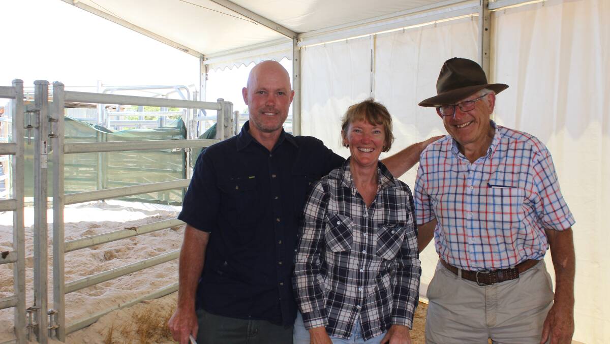  Bidding on a few bulls were James (left) and Carol Redford, Mogumber Holdings, Red Gully and George Gifford, Gingin.
