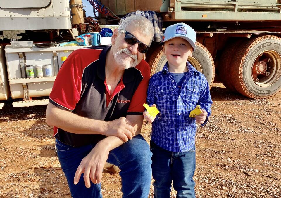 Gordon's mate, a truck driver by the name of Cliff Graham put a call out on the Ringers From The Top End Facebook page asking the community if they could help out.