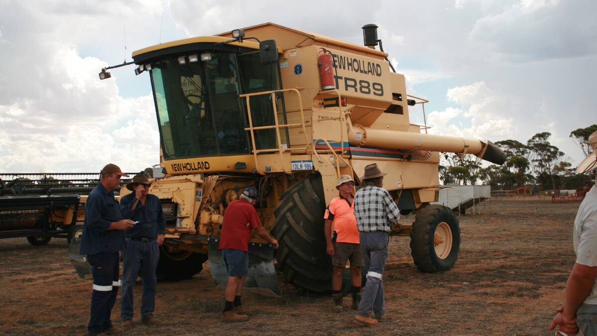 A 1999 New Holland TR89 harvester sold for $13,000 and an 11 metre Honey Bee draper front sold for $1800 to the same buyer.