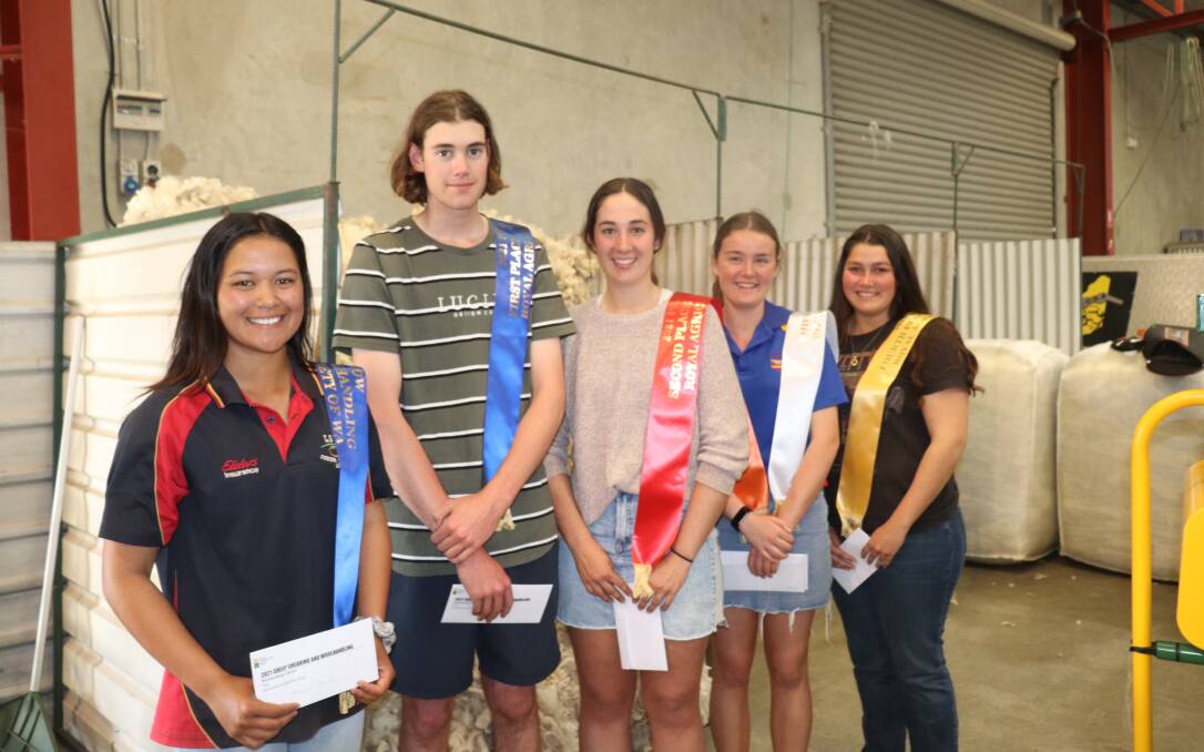 Senior woolhandling winner Misty Kokiri (left), joins novice woolhandlers, George Burt, first - he also came second in the novice shearing final, Oakley Treasure, second, Charlotte Crossen, third and Tameka Baker, fourth.