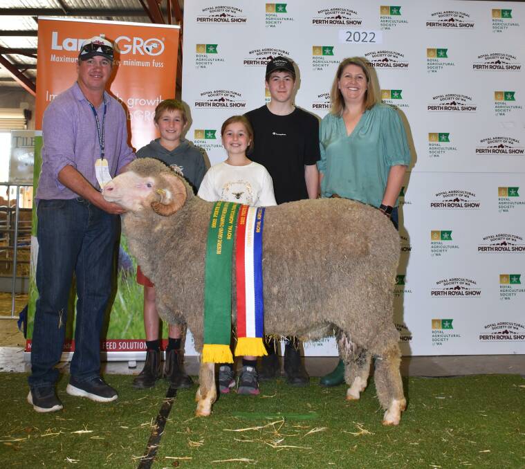 The Quailerup West stud, Wickepin, exhibited the reserve grand champion autumn shorn ram and junior champion ram. With the ram were Quailerup Wests Grantly (left), Hugh, Isla, Will and Elise Mullan. The junior ram award was sponsored by Atlex Stockyards. The ram was also sashed the champion autumn shorn Merino ram under 1.5 years.