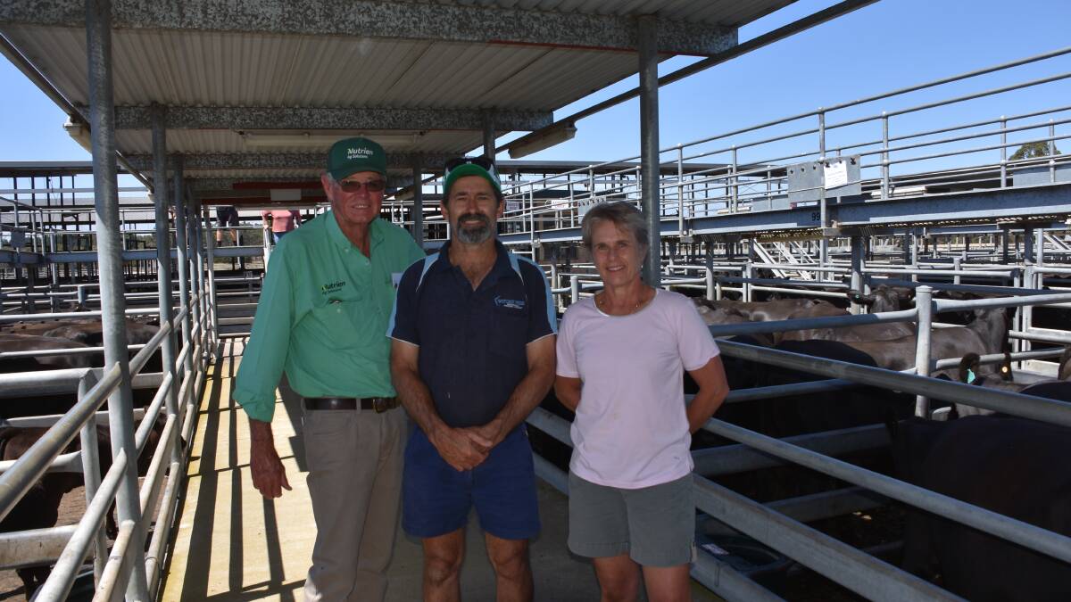 Nutrien Livestock, Mt Barker agent and sale auctioneer Harry Carroll (left) caught up with Greg and Annette Cake, RL Cake & Co, Gairdner, who were at the sale looking for breeders to stock a new property at Napier. In the sale the Cakes purchased two of the $2590 top-priced pens of Angus cow and calf units offered by MJ Blyth & Co, Manypeaks.