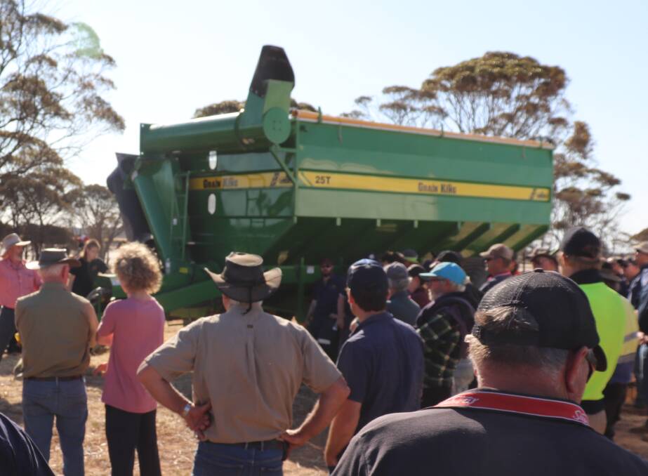 The Elders team was in full swing when they lined up the Grain King 25 tonne chaser bin at the Kulin clearing sale last week. It attracted some fierce bidding to reach $70,000 to Altek Farms, Muntadgin.