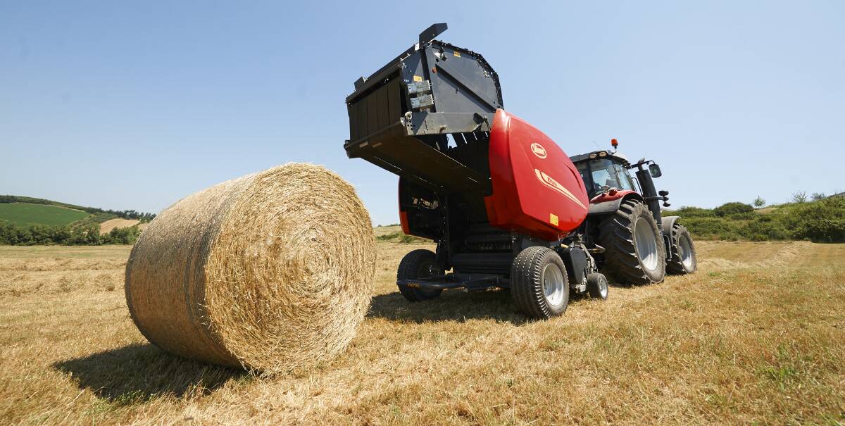  Vicon has released this new variable round baler RV5216R model top cater for increased demand for heavy duty versatile silage balers. 
