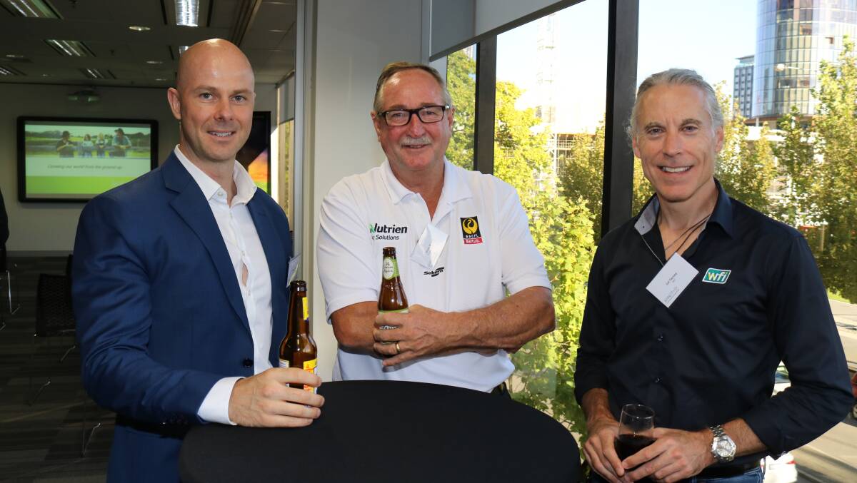Bennett + Co senior associate Marcus Pullen (left), chatted to Nutrien Ag Solutions key account manager west, Steve Wright and WFI distribution manager Col Tierney.