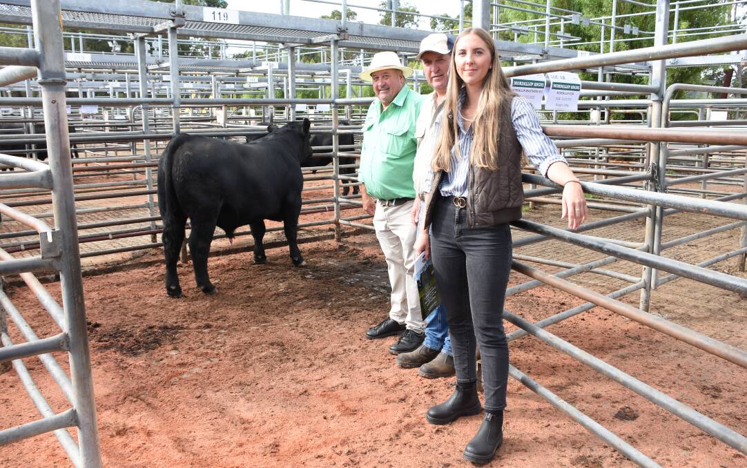 With the $13,500 second top price bull at the Mordallup Angus yearling bull salem purchased by H Wolfe & Co, Bornholm, were Nutrien Livestock South West manager Peter Storch (left) and Mordallup's Mark and Diana Muir.