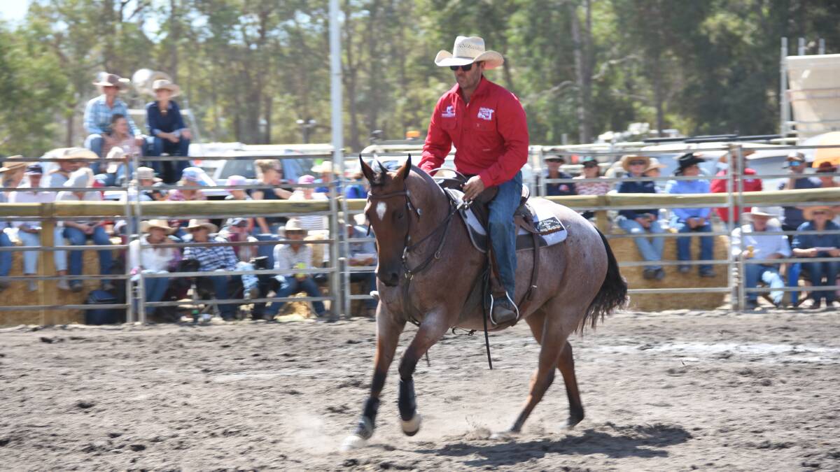  Jim Laverty, Collie, presented the $33,000 top-priced gelding, Rock N Roll, in the sale for Grant and Heidi Parnham, Coolup. Rock N Roll was purchased by the Lawrence family, East Hope Quarter Horses, Esperance.