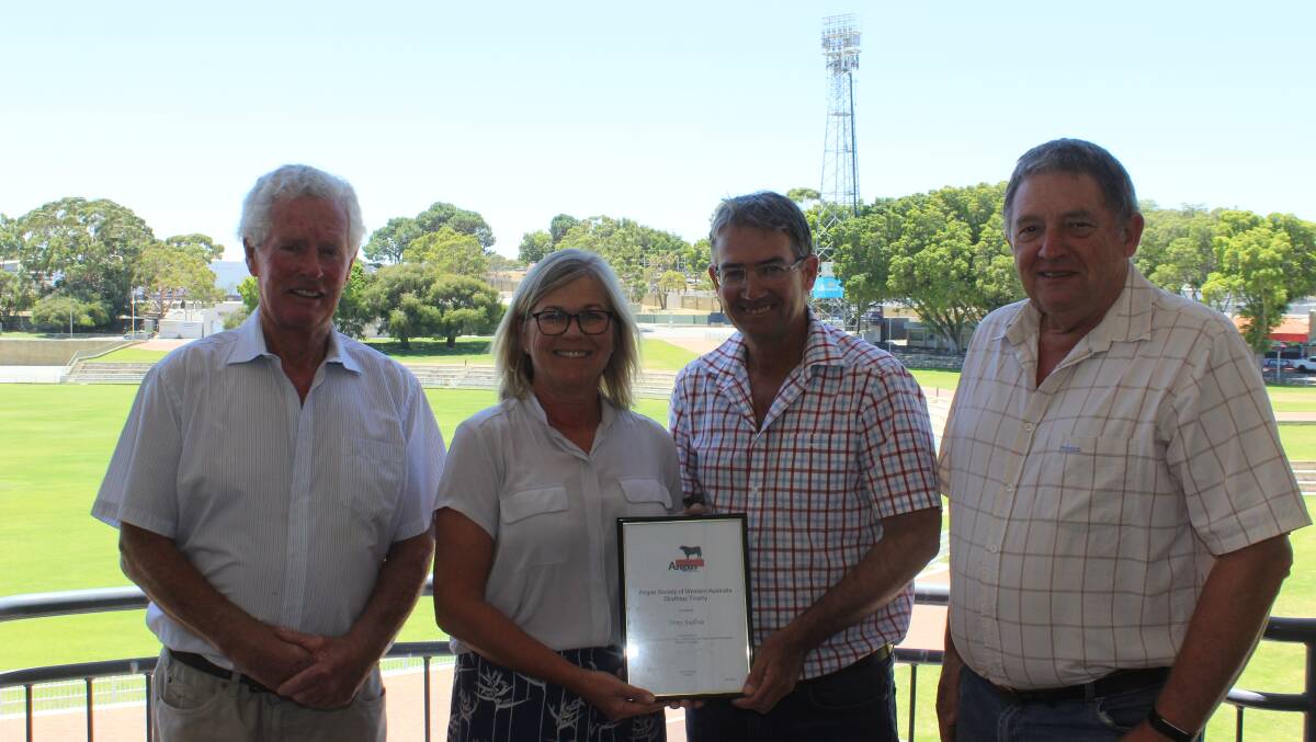 The winner of this year’s Strathtay Trophy was Tony Sudlow (second right), Kapari stud, Northampton. With Mr Sudlow, after the presentation last week, were former Strathtay principal John Young (left), Narrogin, Tony’s wife Liz and WA Angus Society chairman Mark Hattingh, Redhat stud, Wannamal.