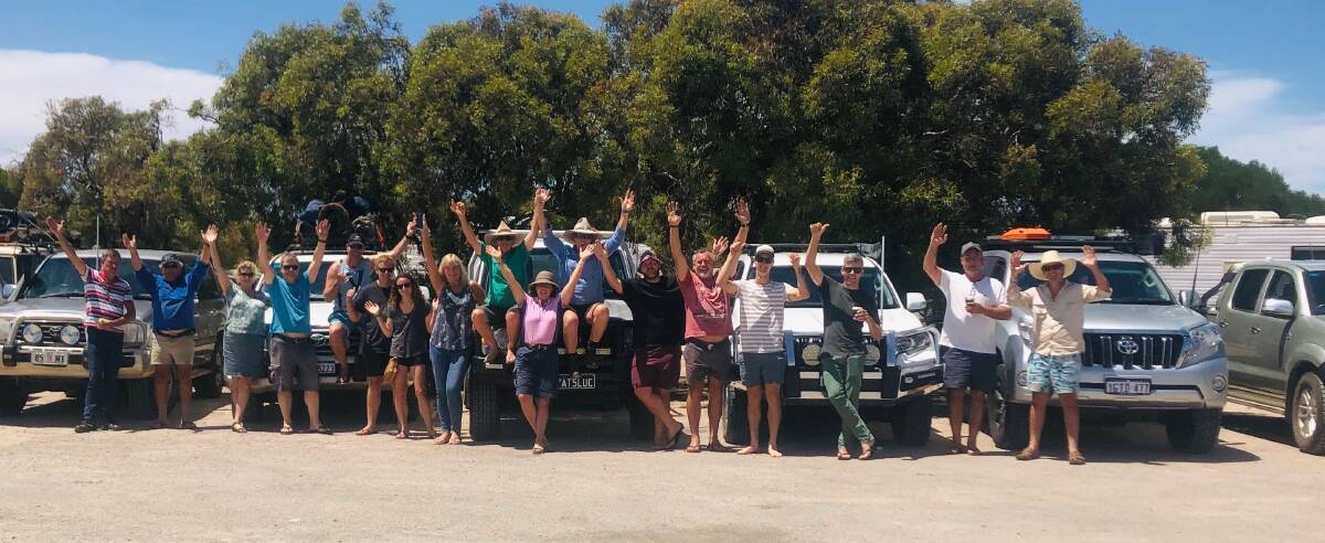 Some of the WA Fencing Farmers volunteers at the Western Australian/South Australian border on the weekend as they prepared to head to Kangaroo Island to assist Blaze Aid in bushfire recovery efforts.