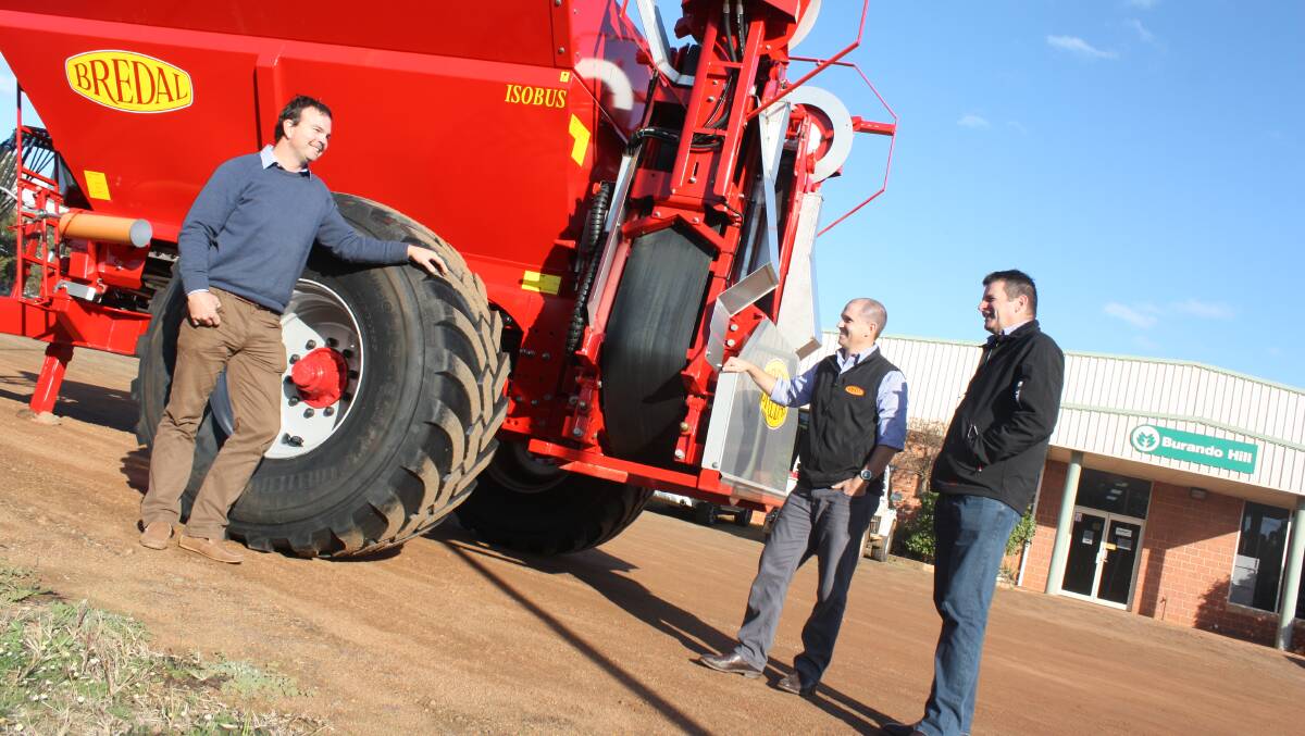 Bredal Australia directors Ben Nichols (left) and Rob Bebb with Burando Hill director Simon Hill, discussing the new Bredal XE spreader which recently was independently tested by the Australian Fertiliser Standards Association, spreading urea at 50 metres.