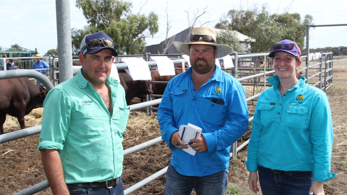 Nutrien Livestock Central Midlands and Wheatbelt representative Leno Vigolo (left), WA Rural, with buyers Luke and Emma Hegarty, Eganu Pastoral, Coorow, who purchased three Biara bulls at the sale paying to a $11,000 top price.