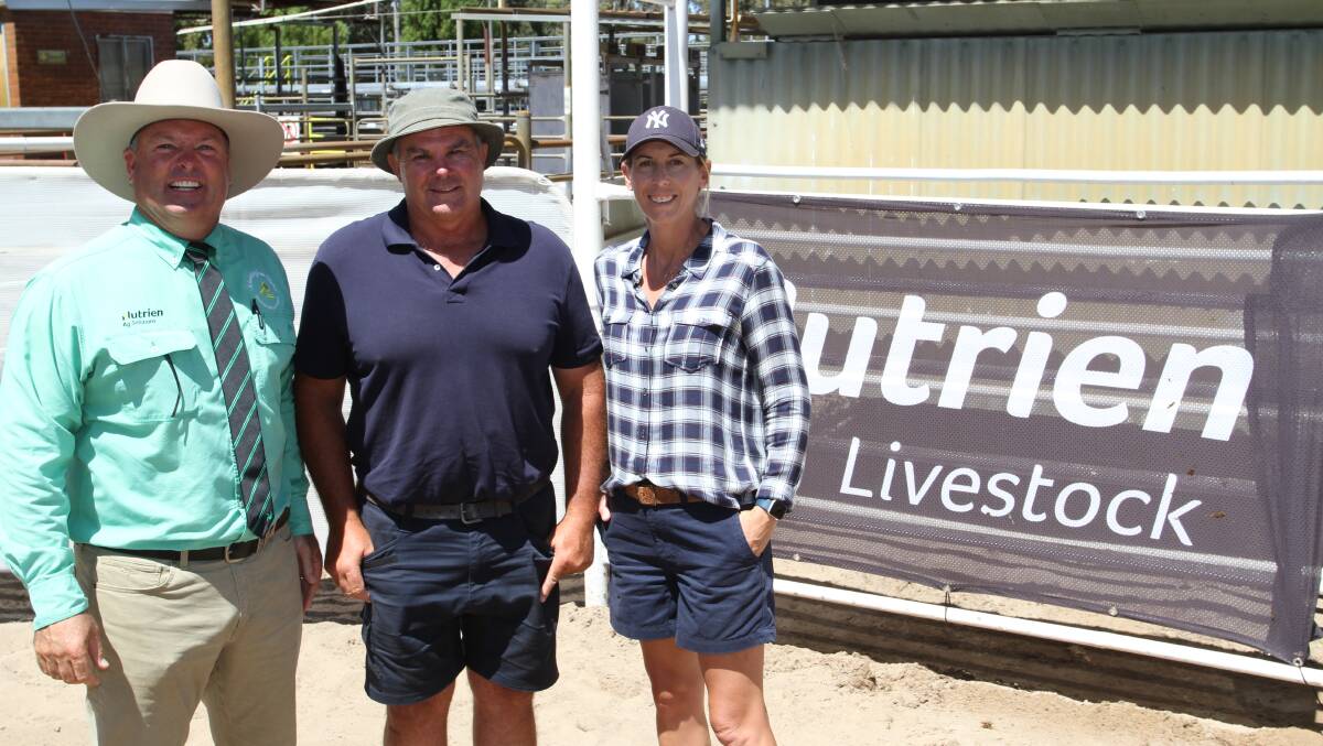 Nutrien Livestock auctioneer and Capel agent Chris Waddingham (left), with buyers Mark and Peta-Jane Harris, Treeton Lake, Cowaramup, who purchased three bulls paying to the sales $23,000 third top price.