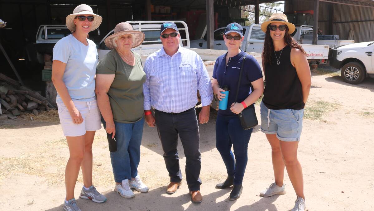 Darelle Grinsell (left), Yilliminning, with mum Maureen Borthwick, vendor, caught up with Rural Bank Narrogin agri relationship managers Troy Drayton and Sarah Blight and Cara Borthwick, Wickepin, who travelled home to be with her mum for the sale.