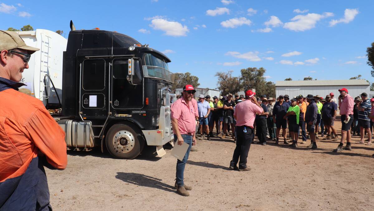 Elders Wagin auctioneer Roger Fris in action taking bids for the 2003 K104 Kenworth prime mover, 880,000km and 90 tonne capacity and a 2019 Duraquip Bulk Force triaxle bin tipper which sold for $53,000 and $90,500 respectively.