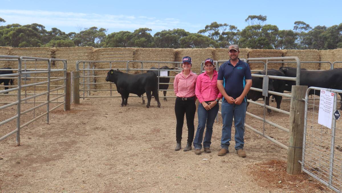 With lot 24 bull, Carenda Quixote S80 which sold for $10,500 to George Nicolaou, G & K Nicolaou, Manjimup, is Elders stud stock representative Lauren Rayner (left) with Carenda Angus stud co-principals Daniegh and Matt Kitchen.