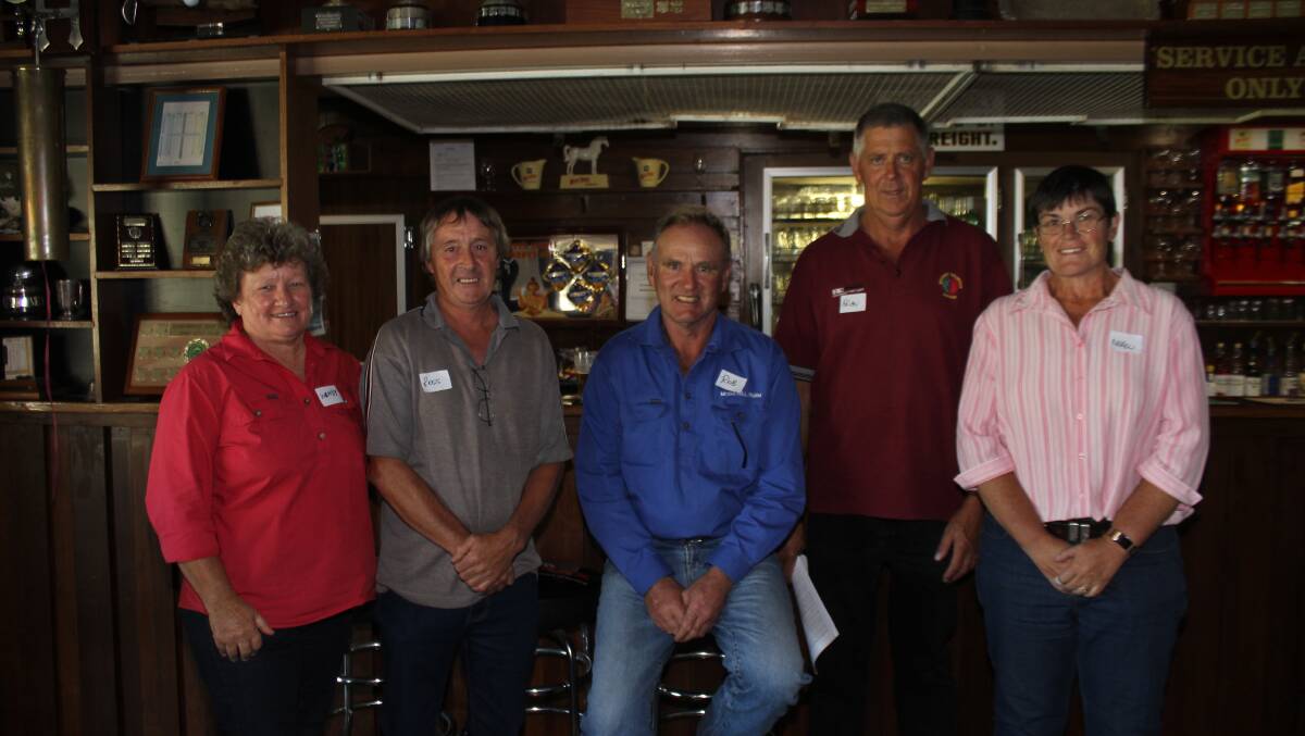 Enjoying the sundowner after the WALRC forum were some of the sheep producers in attendance including Wendy Cochrane (left), Balingup, Ross Mauger, Balingup, Rob Ivey, Balingup with Bryan and Neroli Smith, Boyanup.