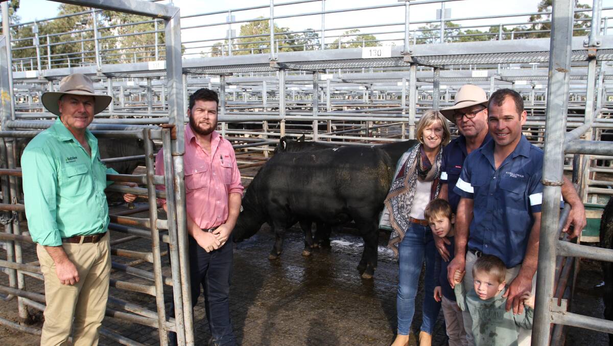 Nutrien Livestock, Waroona agent Richard Pollock (left), buyer Brendan Miller, Elders, Geraldton with Julie Miller, Vern Mouritz, Elliott Mouritz and his sons Gibson and Emmett, Hydillowah Angus, Hyden, with the $7000 top-priced commercial Angus yearling bull, one of four bulls Mr Miller purchased for the Quartermaine family, Ucarty Holdings, Dowerin.