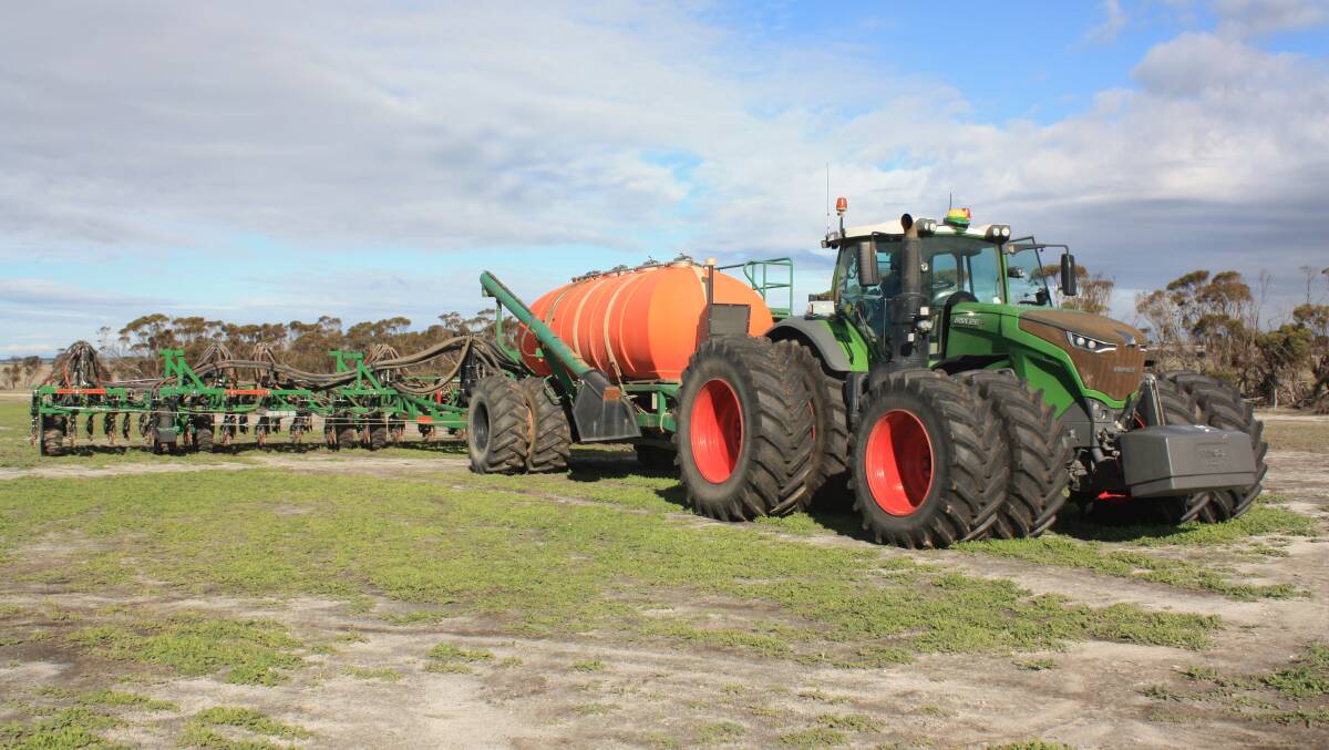 The Fendt 1042 linked to a 18.2 metre DBS precision seeder and a four tank Multistream air seeder.