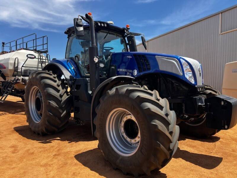 This 2023 New Holland T8.410 front-wheel-assist tractor with only 220 hours and still under factory warranty located at Morawa and set up on three-metre centres and with a special Blue Power luxury cab with cab suspension failed to attract a bid at the $380,000 opening price.