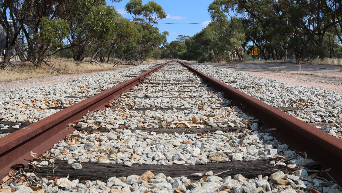 Liberal MPs say the State government had been messing around and now the Federal government was desperately looking to make cuts to road and rail funding