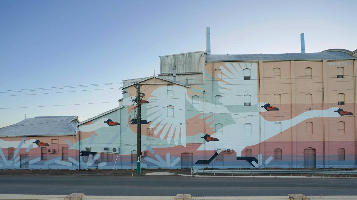 The mural is titled 'The Last Swans' as Northam is home to the only white swans that live and breed naturally in the wild in Australia. Photo by Amok Island.